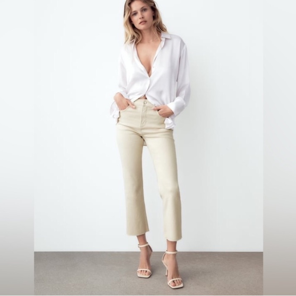 Zara HIGH RISE MINI FLARE JEANS